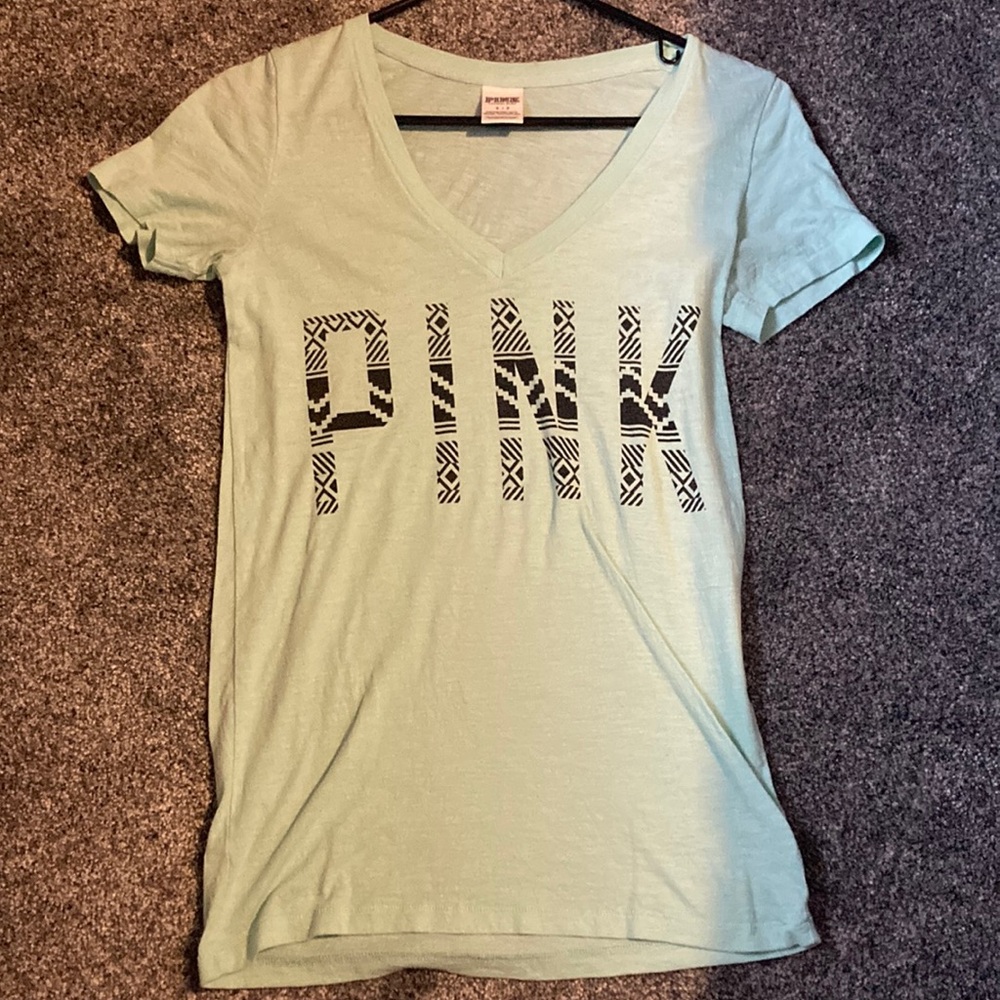 PINK T-shirt v cut.
